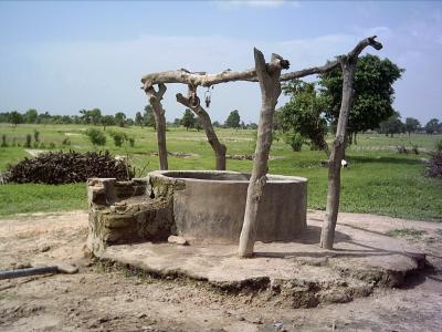 puit dans village serere