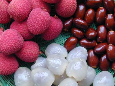 lychees sur l'arbre